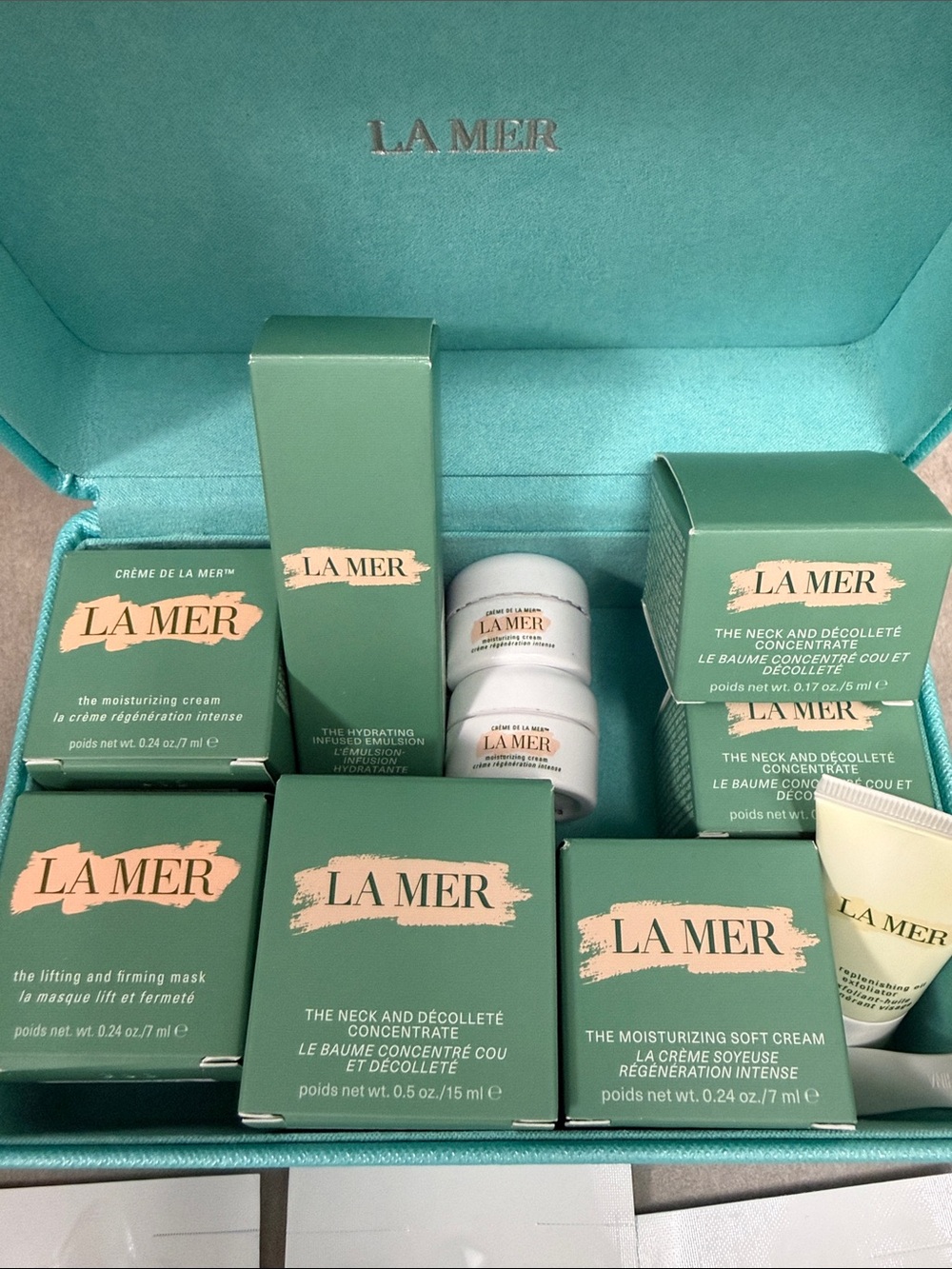 La Mer Aqua-Turquoise Skincare Travel pieces with Serums & Creams - Picture 2 of 6